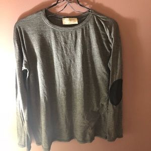Long sleeved gray top